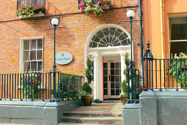 Castle Hotel/ Waltons Hotel