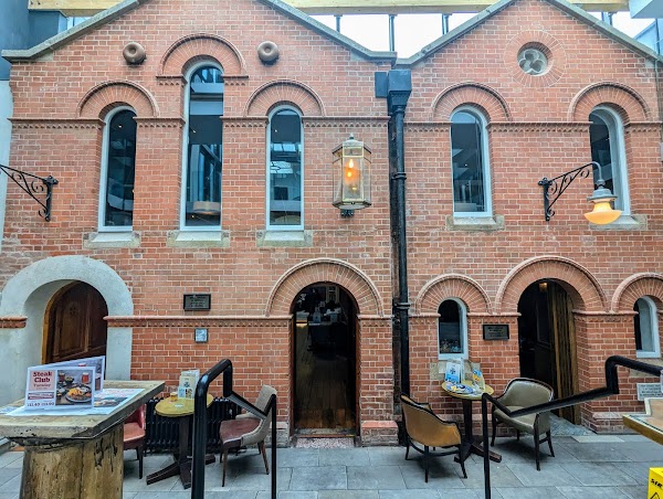 Keavan's Port Hotel