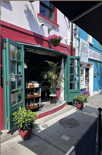 Connollys Bar