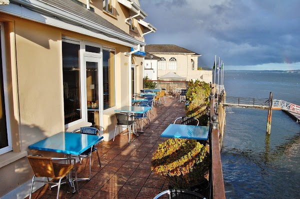 Waters Edge Hotel