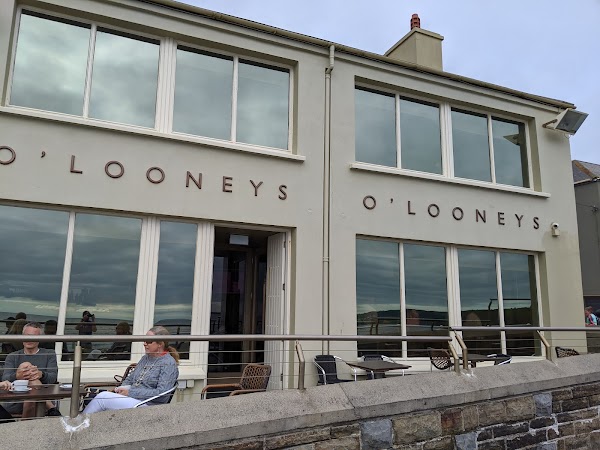 O'Looney's Bar