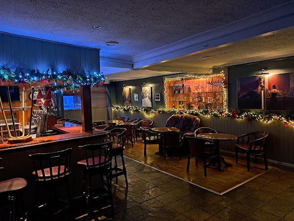 Dec's Bar