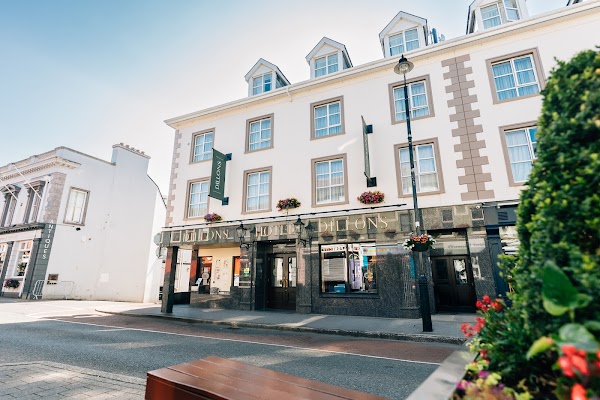Dillons Bar Quality Court Hotel