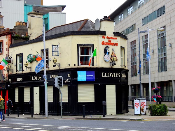 Lloyds Bar And Lounge
