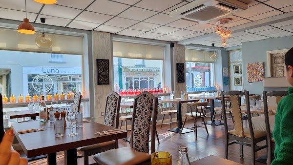 Br Cafe & Bistro