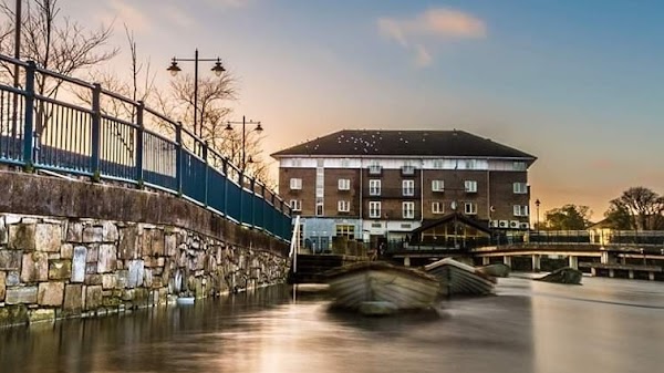 Riverside Hotel